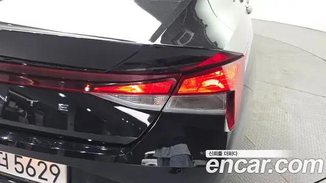 Hyundai The New Avante Hybrid 2022 — Photo 12/30