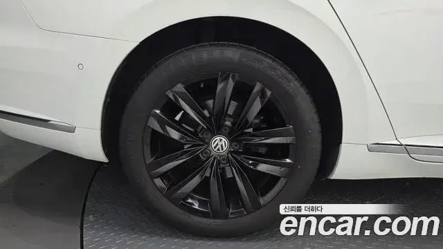Volkswagen Arteon 2019 — ფოტო 27/32