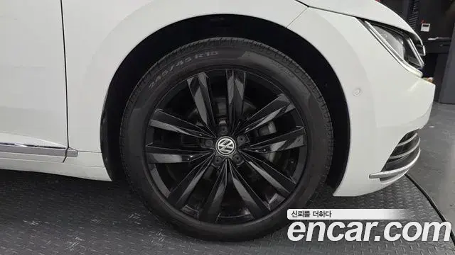 Volkswagen Arteon 2019 — ფოტო 26/32