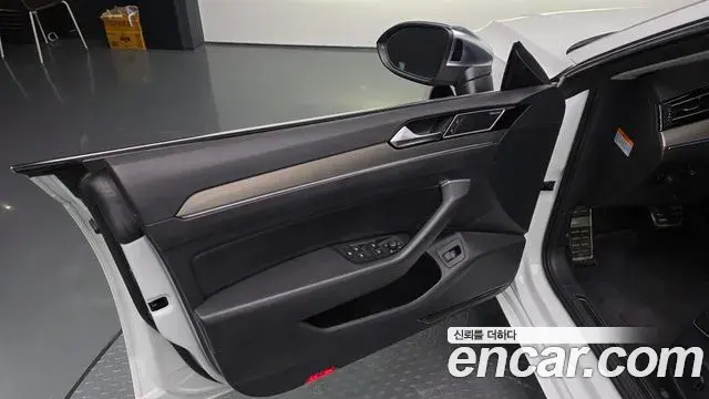 Volkswagen Arteon 2019 — ფოტო 14/32