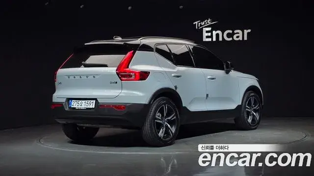 Volvo XC40 2021 — Şəkil 22/30