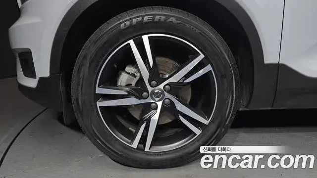 Volvo XC40 2021 — Şəkil 16/30