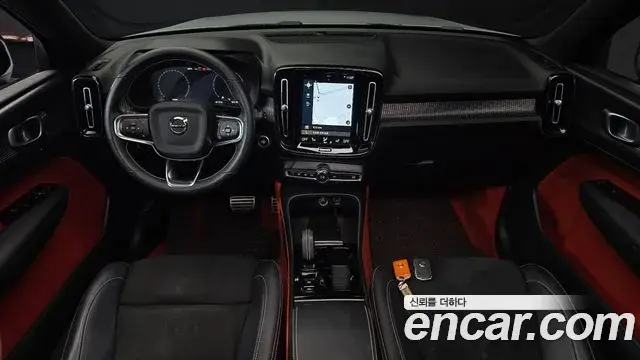 Volvo XC40 2021 — Şəkil 8/30