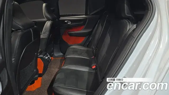 Volvo XC40 2021 — Şəkil 28/30