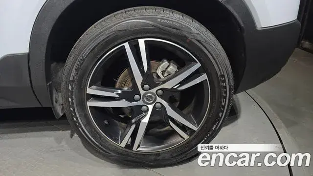 Volvo XC40 2021 — Şəkil 9/30
