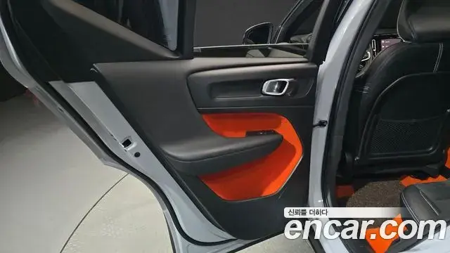Volvo XC40 2021 — Şəkil 21/30