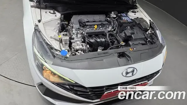 Hyundai The New Avante Hybrid 2021 — ფოტო 8/30