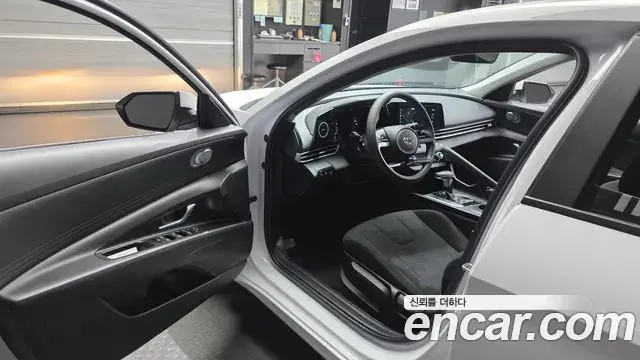 Hyundai The New Avante Hybrid 2021 — ფოტო 7/30