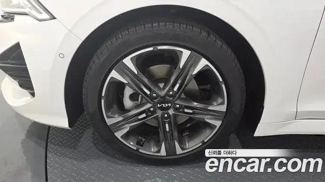 Kia K5 2021 — Photo 9/35