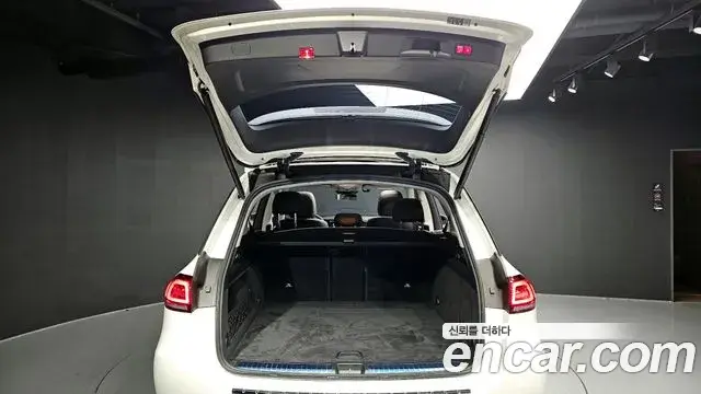 Mercedes-Benz GLE-Class 2022 — ფოტო 8/20
