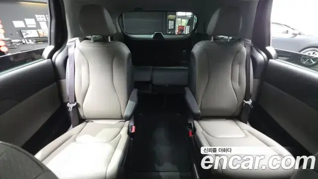 Kia Carnival 2024 — Фото 12/20