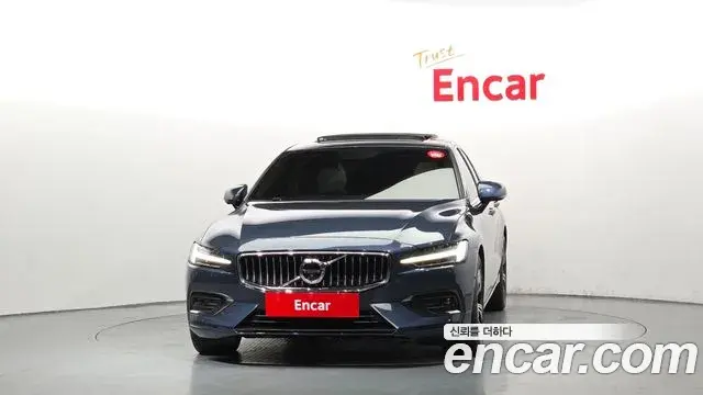 Volvo S60 2021 — Photo 22/31