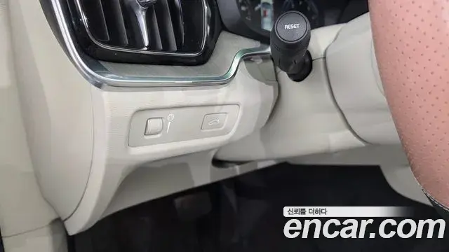 Volvo S60 2021 — Photo 14/31