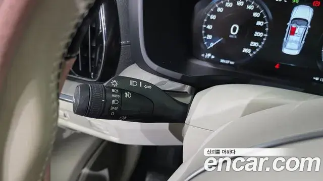 Volvo S60 2021 — Photo 19/31