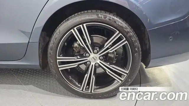 Volvo S60 2021 — Photo 31/31