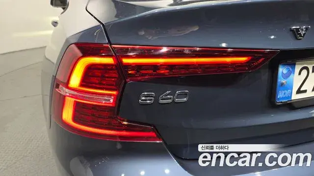 Volvo S60 2021 — Photo 13/31