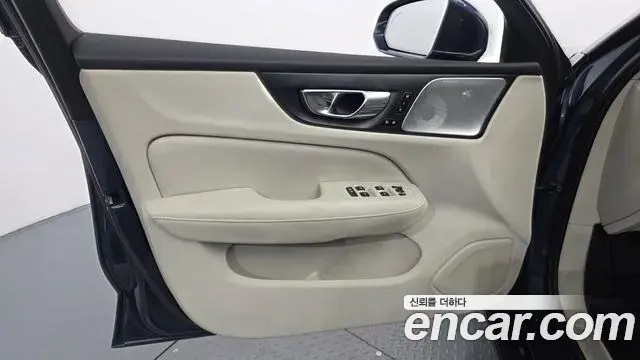 Volvo S60 2021 — Photo 16/31