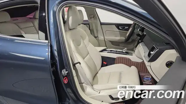 Volvo S60 2021 — Photo 8/31