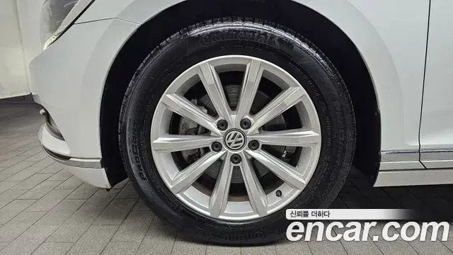 Volkswagen Passat GT 2018 — Şəkil 1/31