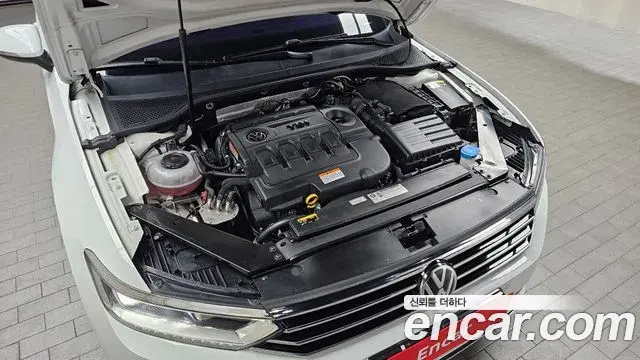 Volkswagen Passat GT 2018 — Şəkil 18/31