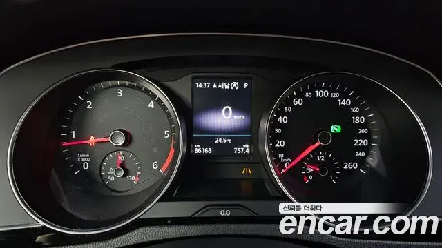 Volkswagen Passat GT 2018 — Şəkil 23/31