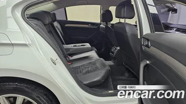 Volkswagen Passat GT 2018 — Şəkil 21/31