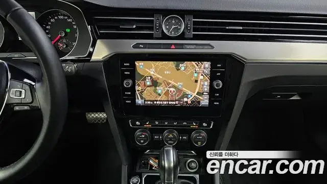 Volkswagen Passat GT 2018 — Şəkil 30/31