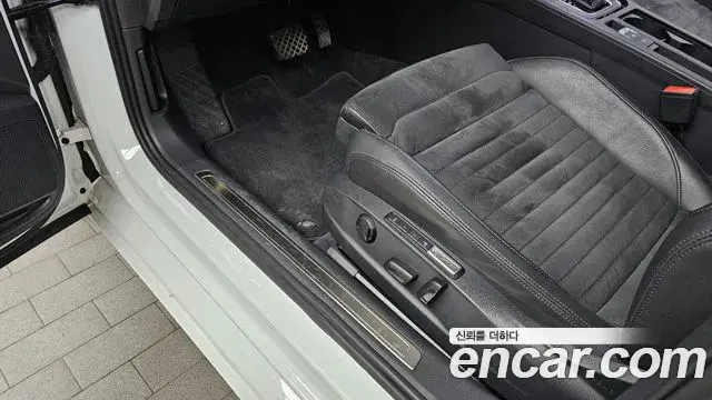 Volkswagen Passat GT 2018 — Şəkil 25/31