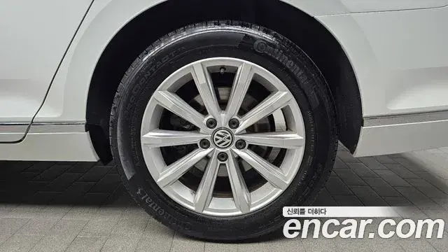Volkswagen Passat GT 2018 — Şəkil 11/31