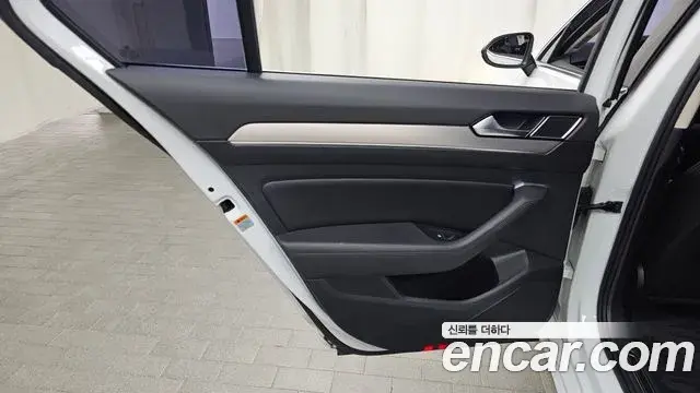 Volkswagen Passat GT 2018 — Şəkil 17/31