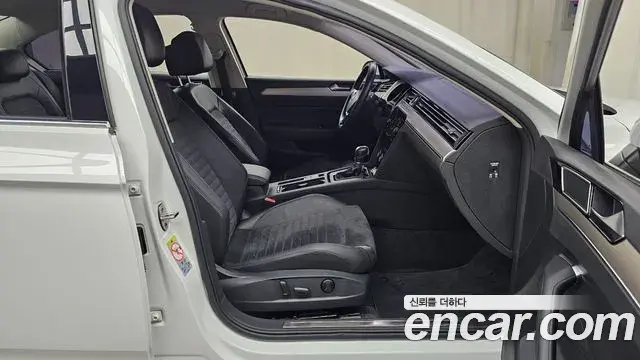 Volkswagen Passat GT 2018 — Şəkil 7/31