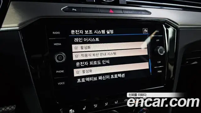 Volkswagen Passat GT 2018 — Şəkil 12/31