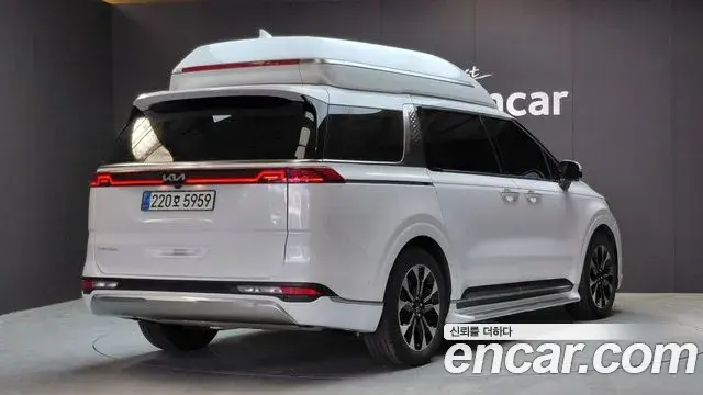 Kia Carnival 2023 — Şəkil 27/32