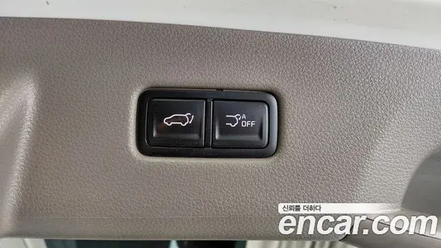 Kia Carnival 2023 — Şəkil 28/32