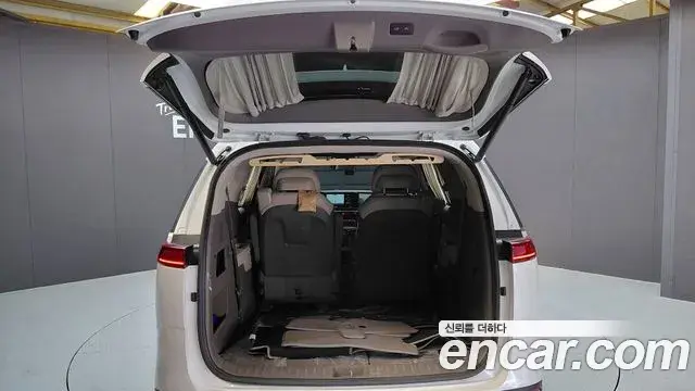Kia Carnival 2023 — Şəkil 17/32