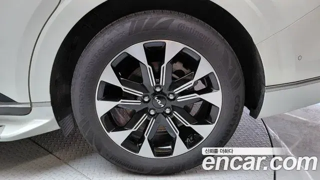 Kia Carnival 2023 — Şəkil 3/32