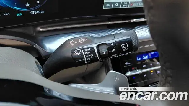 Kia Carnival 2023 — Şəkil 21/32