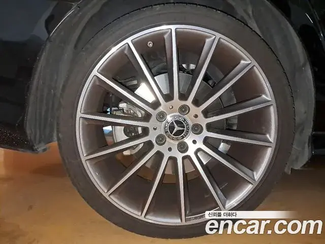 Mercedes-Benz E-Class 2021 — Фото 11/18