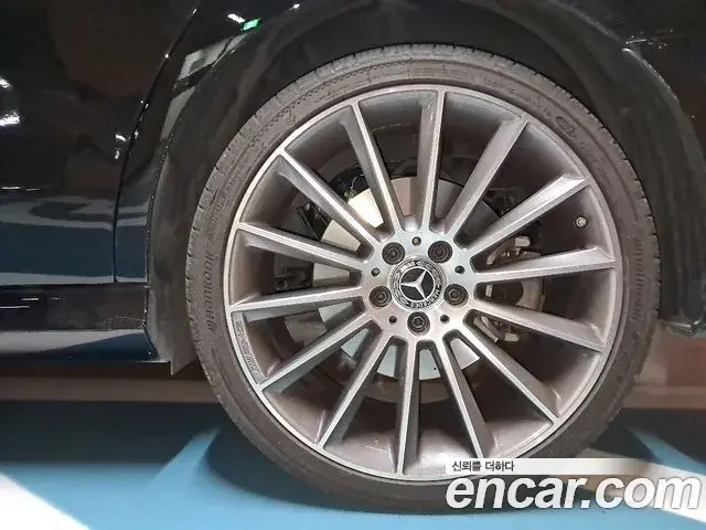 Mercedes-Benz E-Class 2021 — Фото 12/18