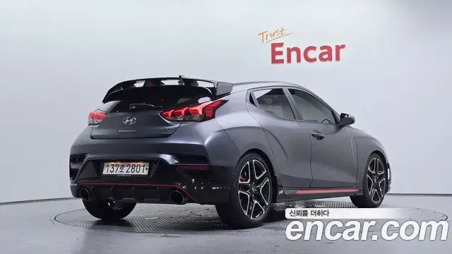 Hyundai Veloster 2021 — Фото 2/20