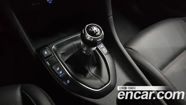 Hyundai Veloster 2021 — Фото 9/20