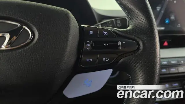 Hyundai Veloster 2021 — Фото 18/20