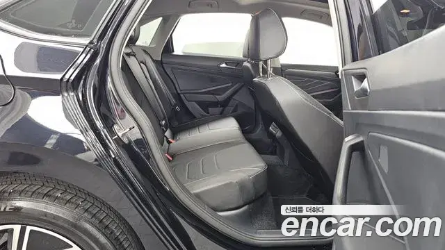 Volkswagen Jetta 2024 — Şəkil 12/20