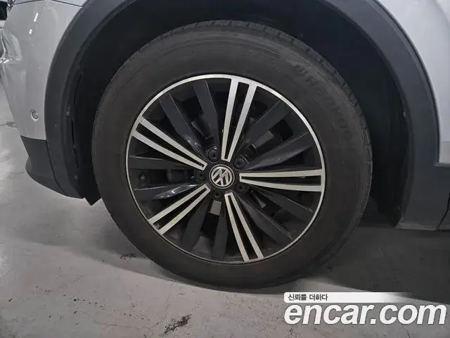 Volkswagen Tiguan 2020 — Şəkil 18/20
