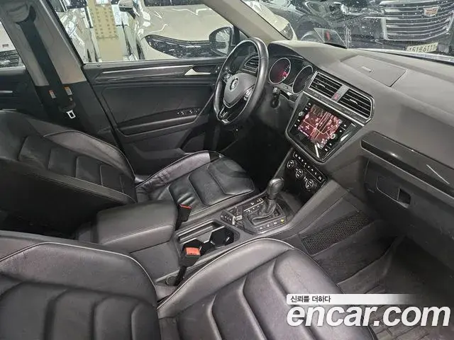 Volkswagen Tiguan 2020 — Şəkil 16/20