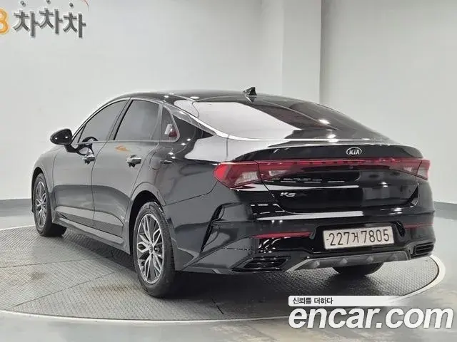 Kia K5 2020 — ფოტო 13/18