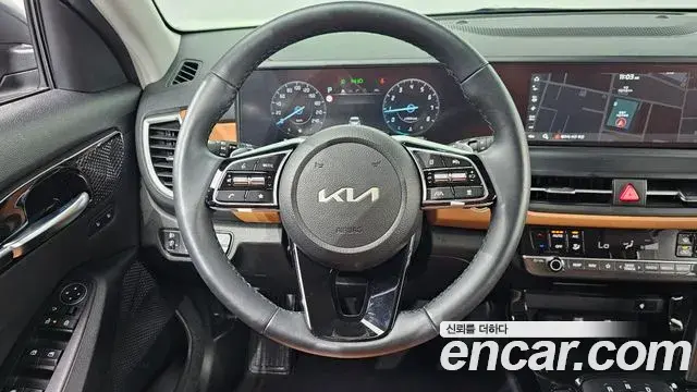 Kia Seltos 2022 — Şəkil 25/32