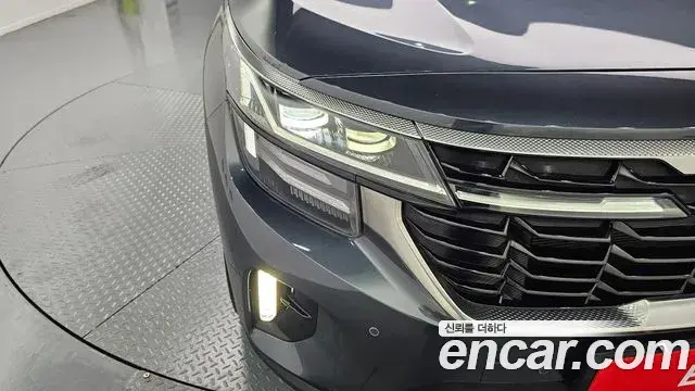 Kia Seltos 2022 — Şəkil 13/32