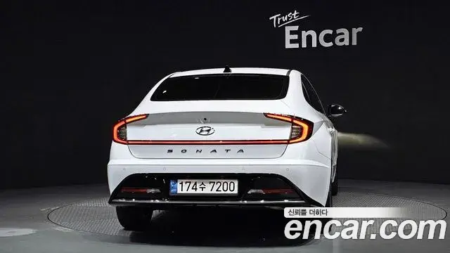 Hyundai Sonata Hybrid 2021 — Photo 9/30
