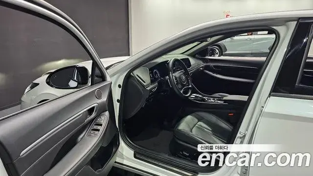 Hyundai Sonata Hybrid 2021 — Photo 1/30